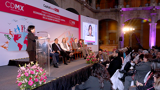 FOTO_AMALIA_GARCIA_MEDINA_Primer foro internacional Economía del Cuidado e Igualdad Laboral de la CDMX_POPRTADA_02_.bmp