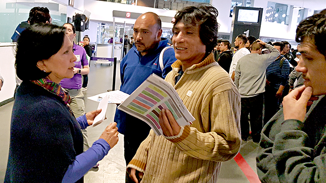 FOTO_AMALIA_GARCIA_MEDINA_Recepcion a los repatriados de los Estados Unidos por deportacion en el Aeropuerto de la Cuidad de Mexico_19012017_GALERIA_03_.bmp