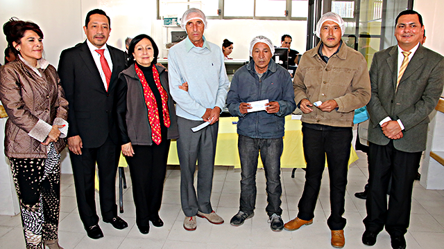 FOTO_AMALIA_GARCIA_MEDINA_Entrega de estimulos economicos a poblacion callejera por capacitacion en panaderia tortilleria y barra de cafe_17012017_GALERIA_06_.bmp