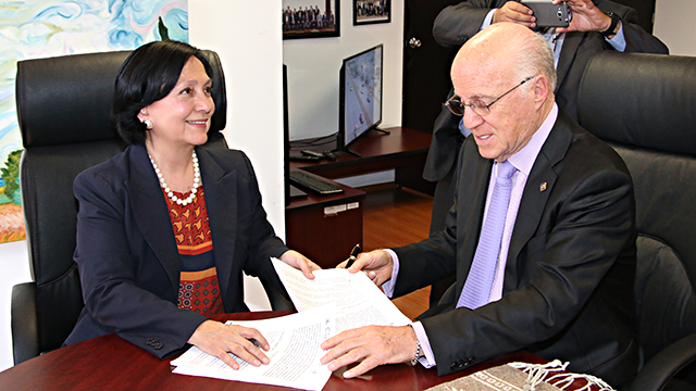 FOTO_AMALIA_GARCIA_MEDINA_Firma de Convenio y colaboracion con Instituto de Verificación Administrativa_INVEA_28022017_GALERIA_04_.bmp