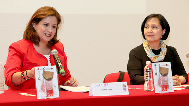 FOTO_AMALIA_GARCIA_MEDINA_Presentacion del libro EL DESCUIDO DE LOS CUIDADOS_04042017_GALERIA_08_.bmp